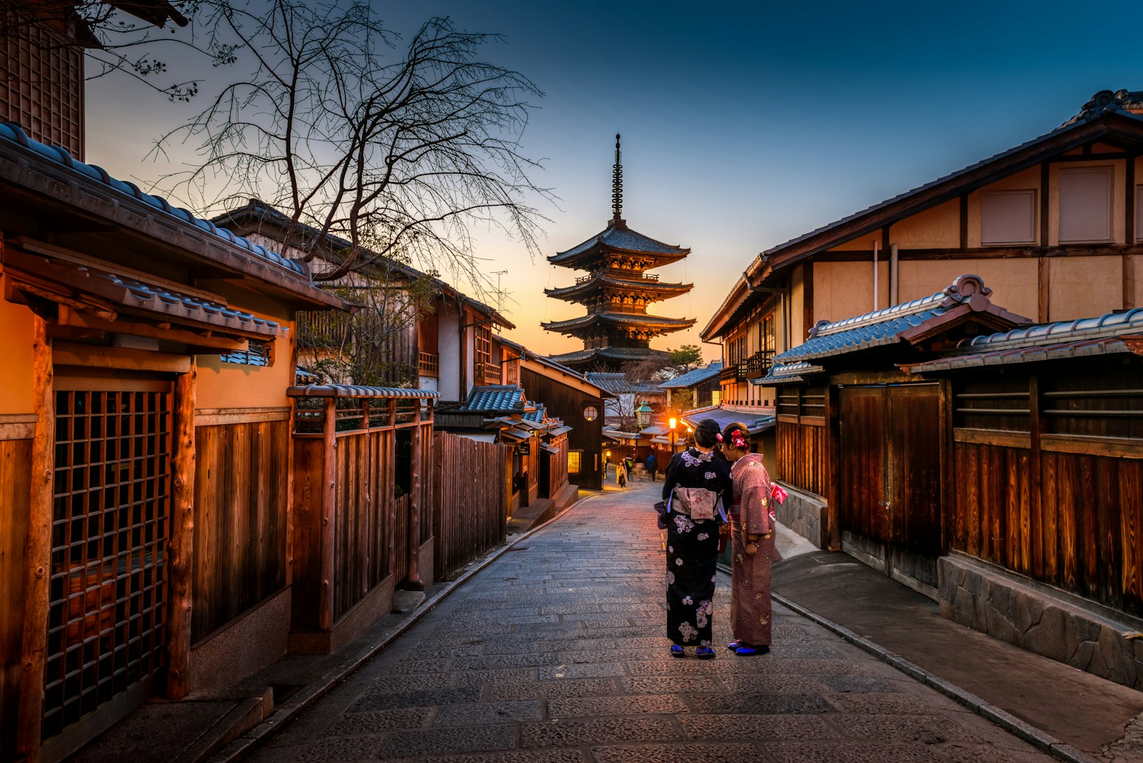 京都や大阪、奈良や三重など近畿地方のグルメ情報をご紹介。