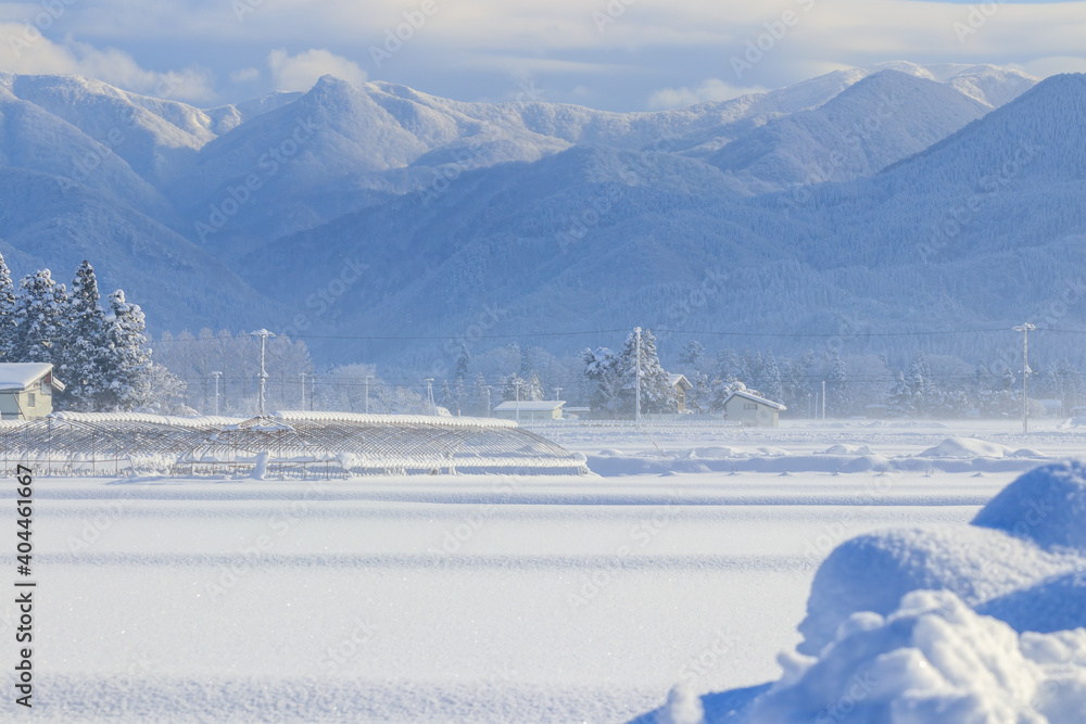 秋田県の冬の雪景色