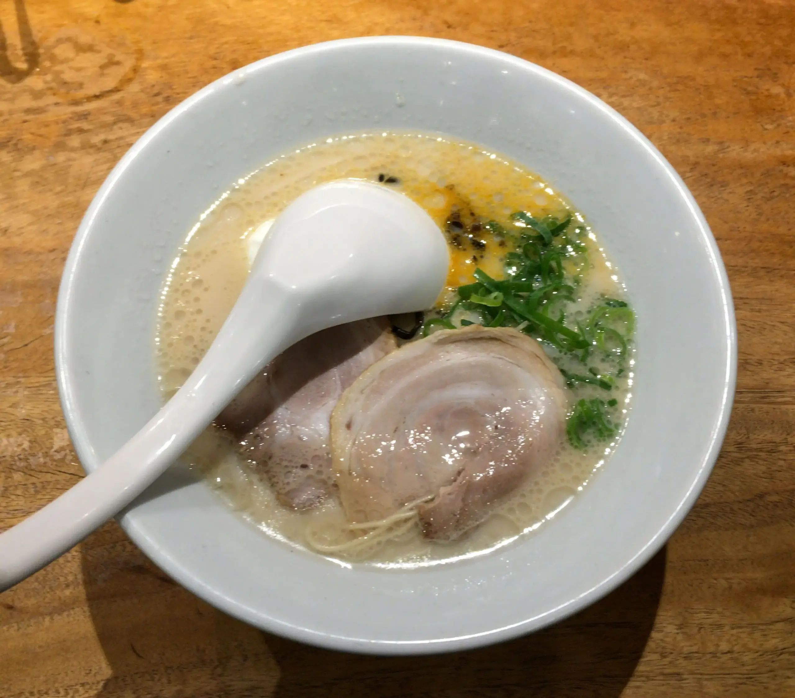博多一風堂の定番、白丸ラーメン。