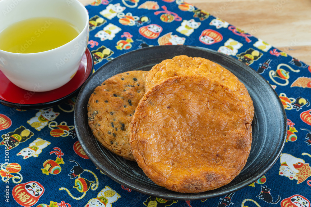 草加せんべいといえば堅焼きせんべい