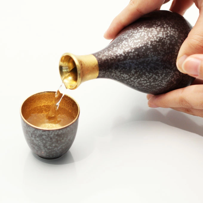 杯を回すと、ふわりと広がるのは炊きたてのご飯のような、どこか懐かしくも上品な香り