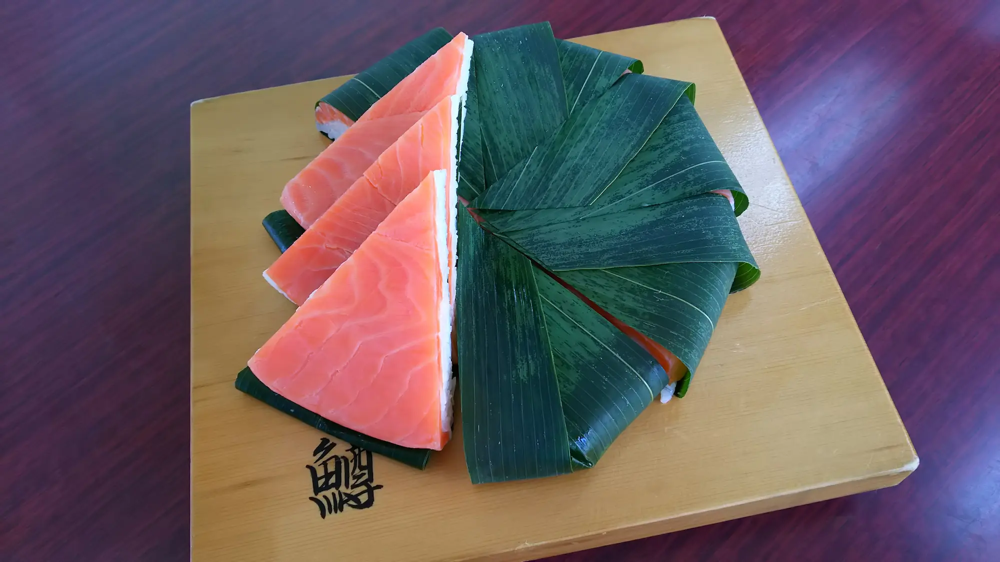 笹の葉がトレードマークの定番ます寿司。