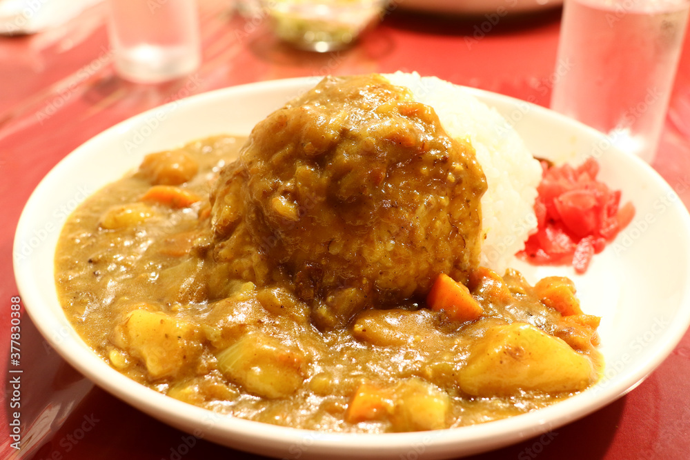 明治から続くロマン溢れる一皿。横須賀の至宝「海軍カレー」をご自宅で。