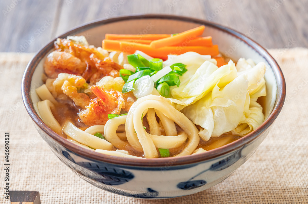 山梨名物 吉田のうどん。専門店には必ず「すりだね」が置かれている。