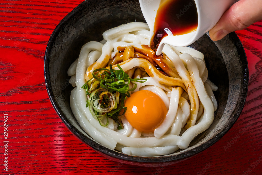 太麺が印象的な伊勢うどん