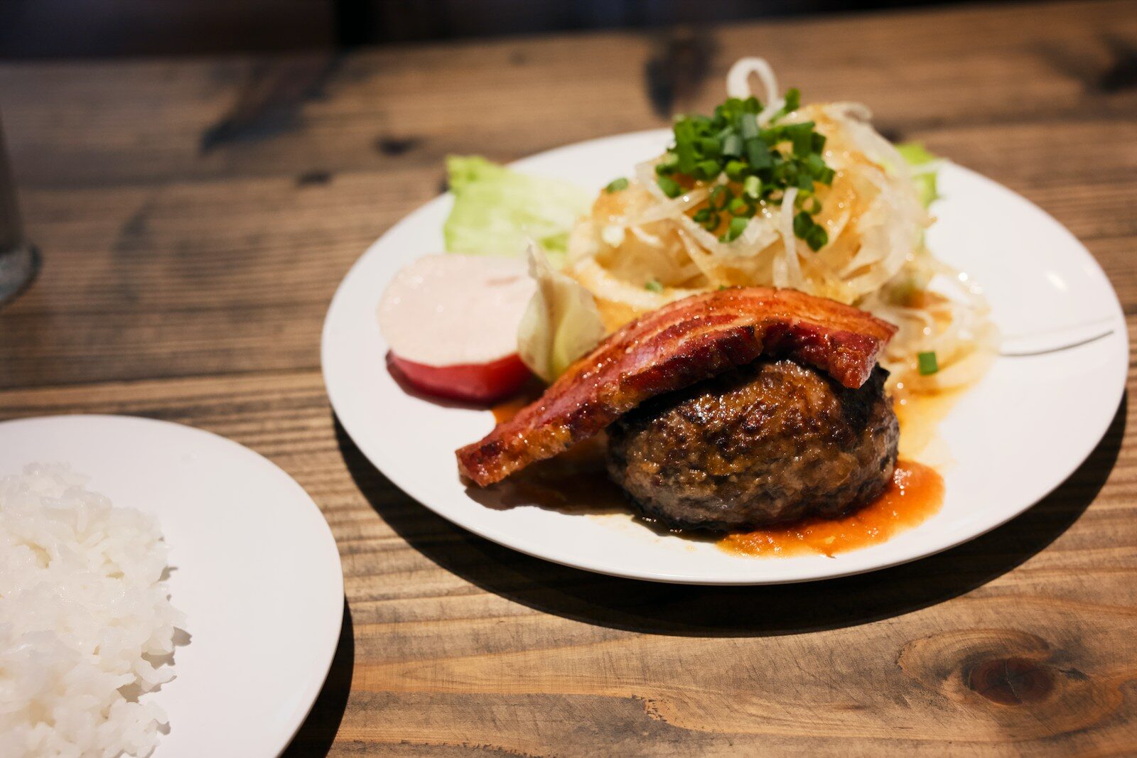 近年はブランド和牛のハンバーグを自宅でレストラン風にするのがブーム。