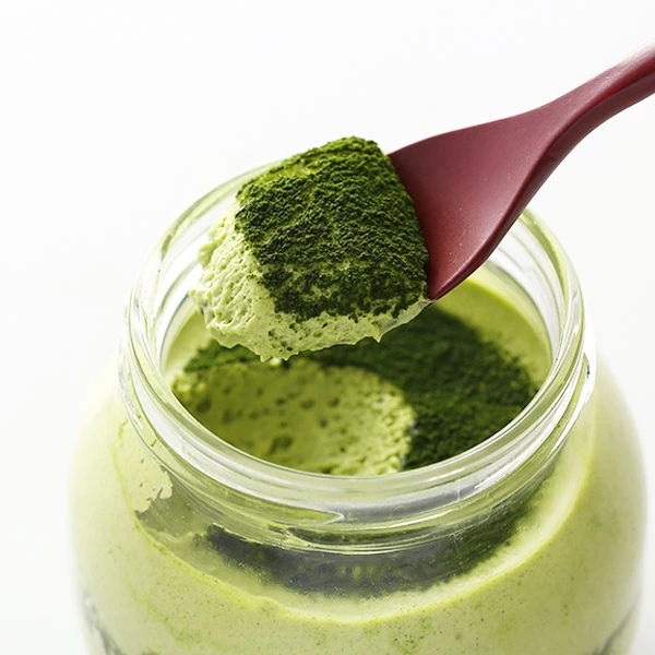 江戸時代から続く宇治茶の伝統を一瓶のデザートに凝縮する。そんな大胆な試みから生まれた『宇治てぃらみす』