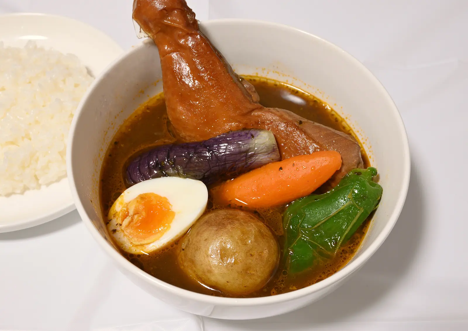 具材がゴロゴロ入っているのが、よくある一般的なスープカレー。