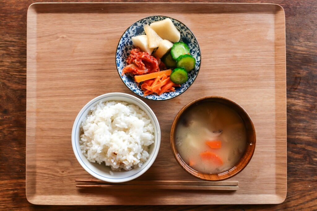 様々なコメ料理。