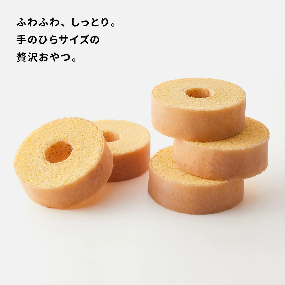 焼き上げられたバームクーヘンは、なんと焼き立ての段階では、まるでプリンのように「フルフル」と揺れるほど繊細