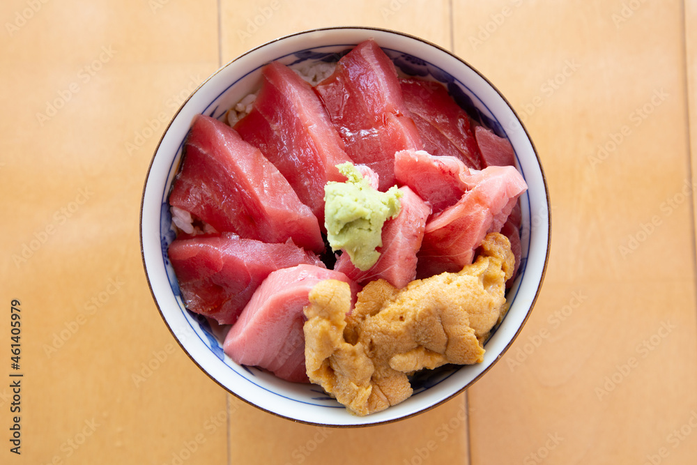 《青森県・大間》大間のマグロ丼(雲丹入り)