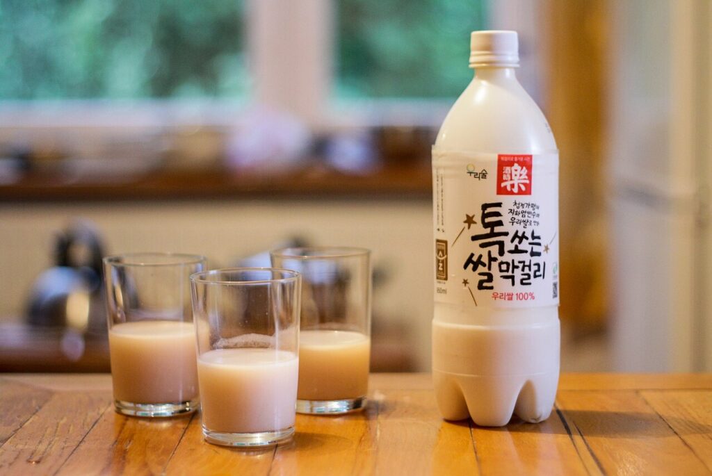米が原料の海外のお酒といえば韓国の「マッコリ」。