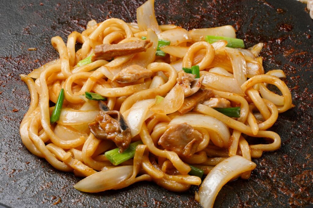 特製だれとうどんが織りなす、やみつきの味わい