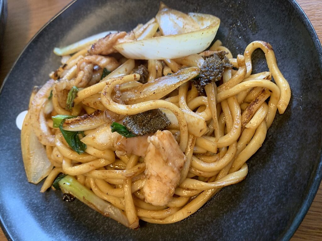 津山ホルモンうどんとは