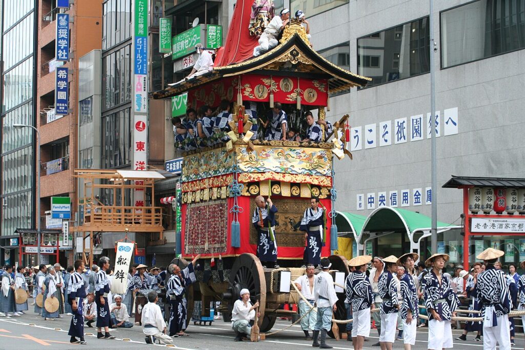 祇園祭り。別名「ハモ祭り」。
