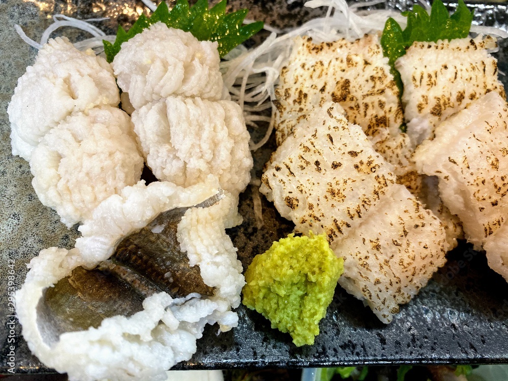 ハモの湯引きとハモの炙り。