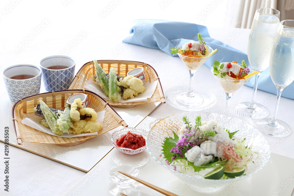 ハモそうめんに鱧の天ぷらを添えて。