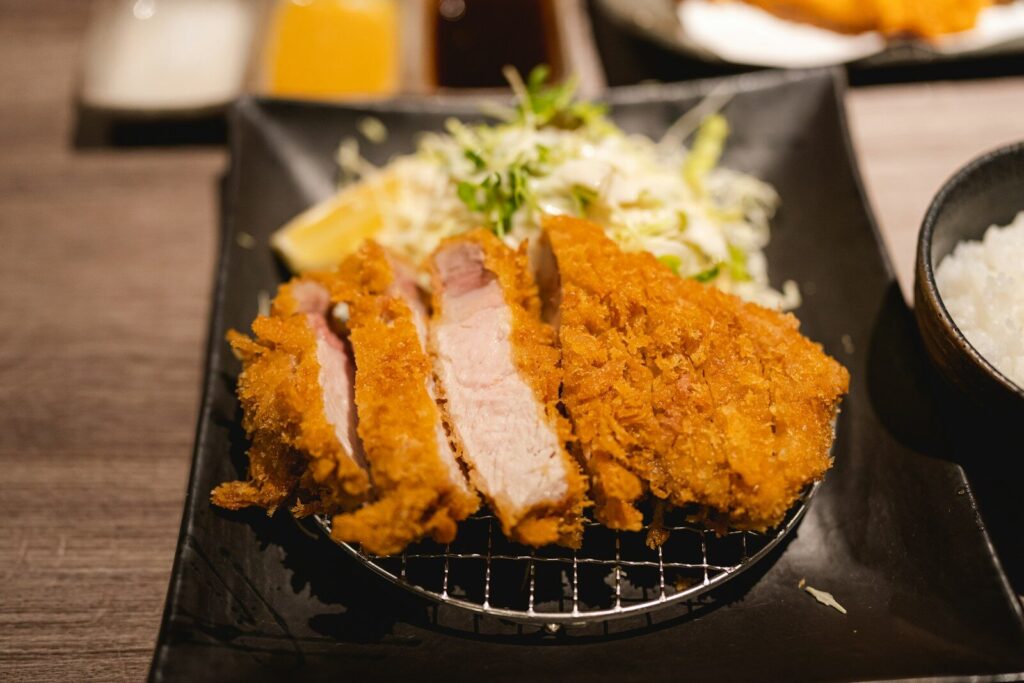 日本の豚肉料理の筆頭、とんかつ。