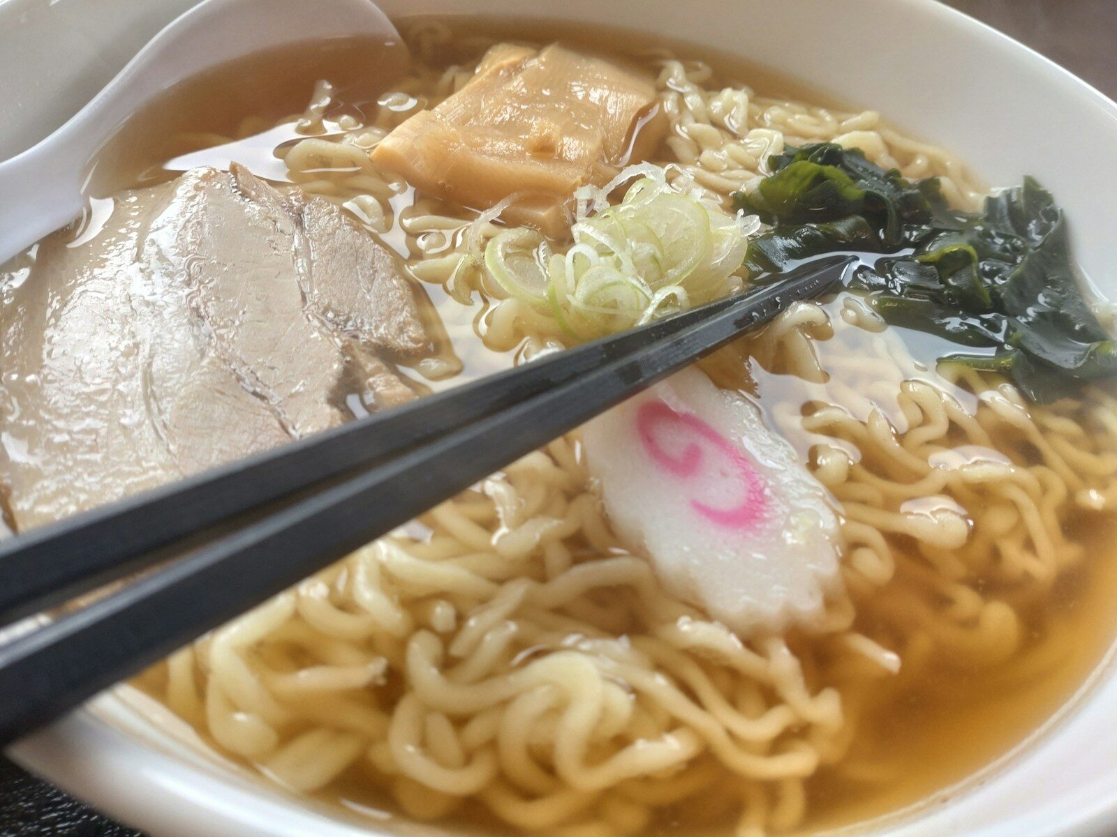 見た目はラーメンそのものでも、ひんやり冷たい「冷やしらーめん」。